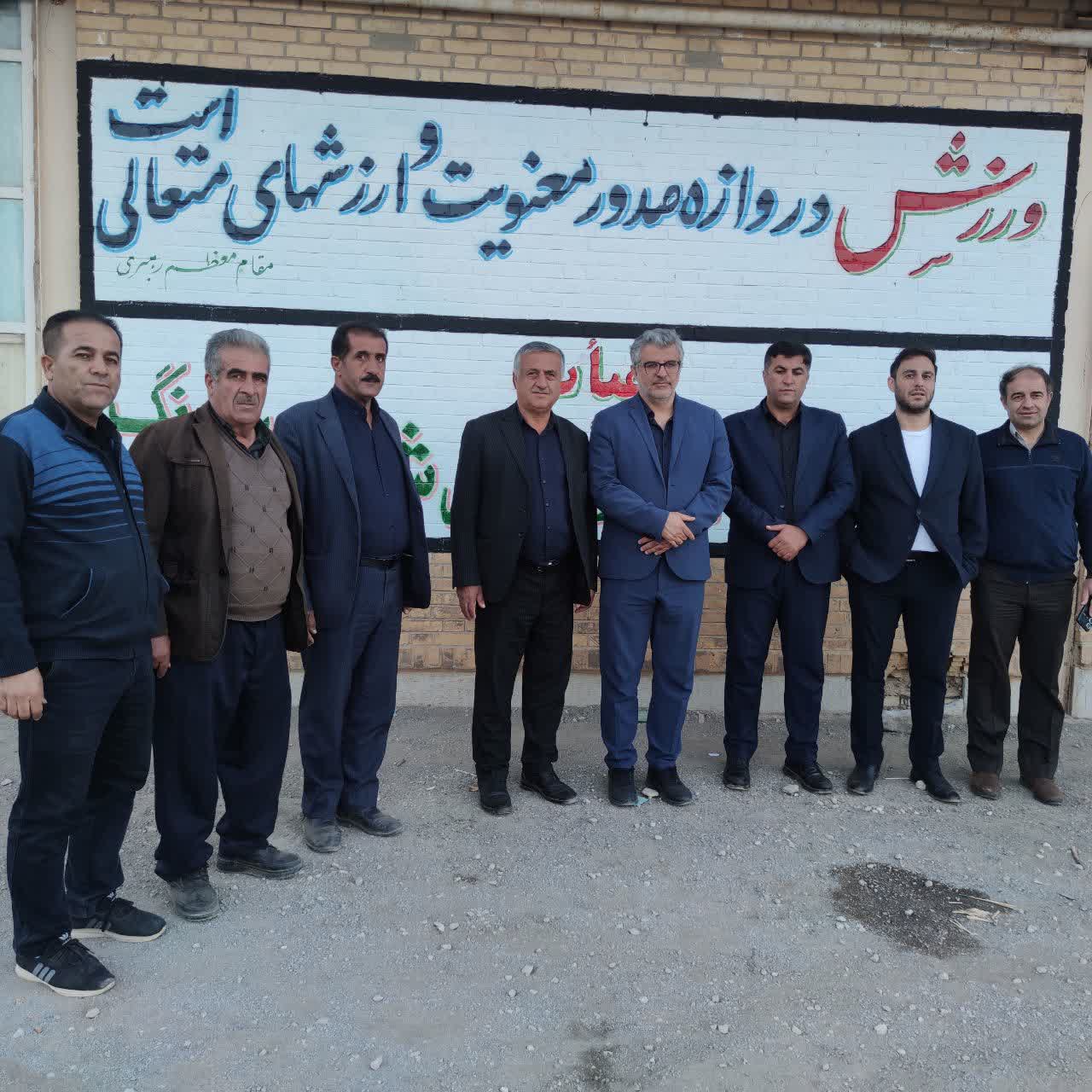 حضور ریس فدارسیون اسکی کشور در شهرستان کوهرنگ بحث مشکلات پیست اسکی